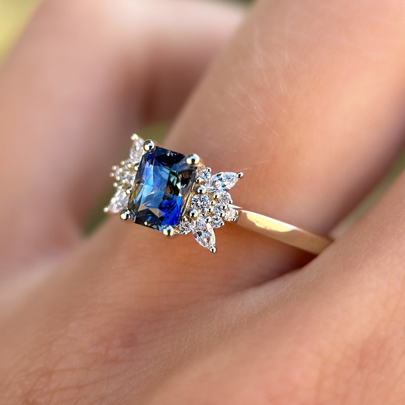 Solenya Ring I 1.15ct Bi-Color Rectangular Sapphire