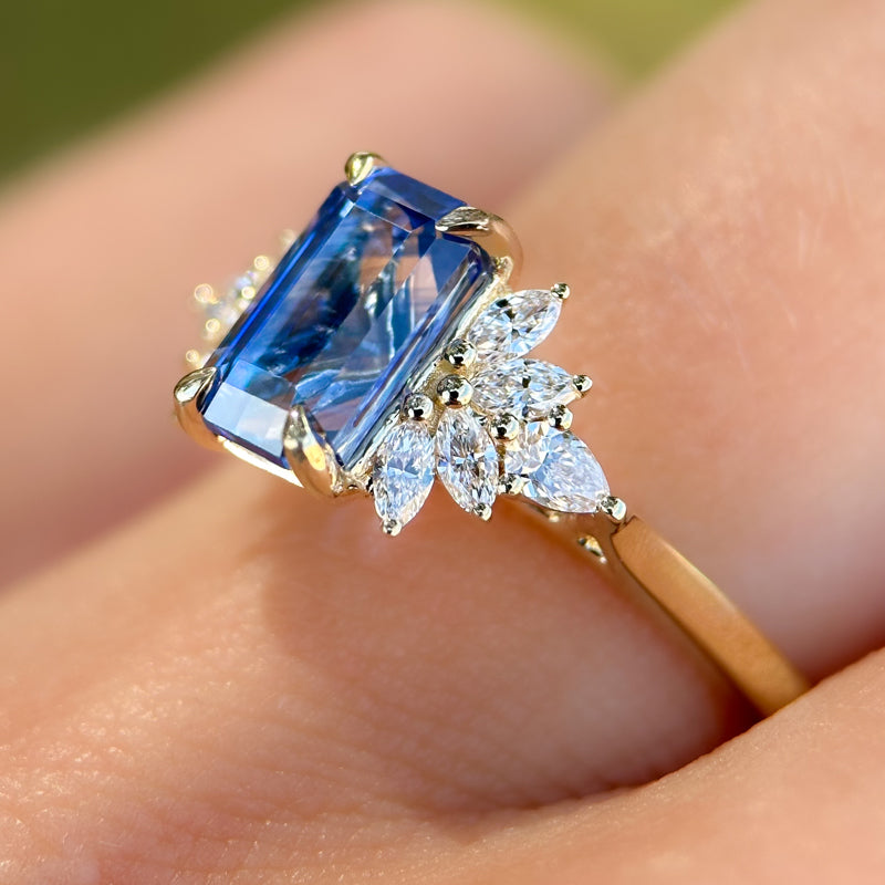 Valea Ring I 1.85ct Rectangular Ceylon Sapphire