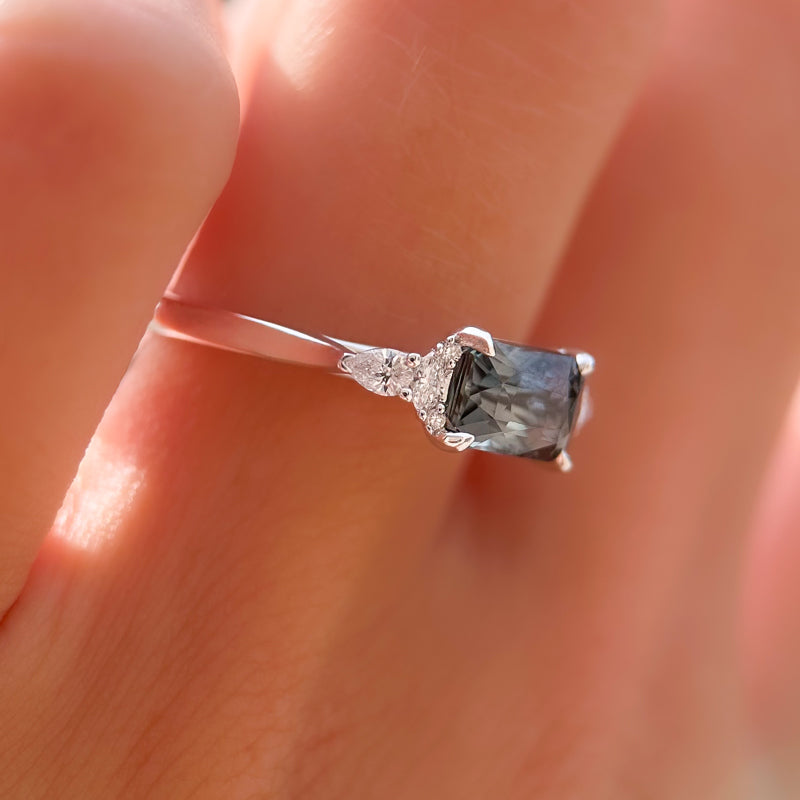 Savannah Ring I 1.63ct Teal Sapphire