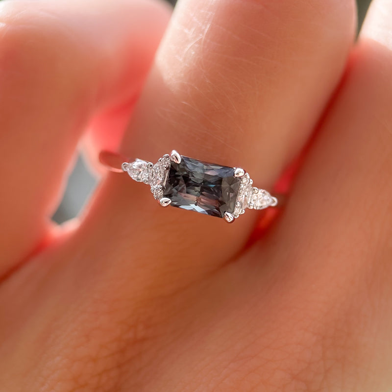 Savannah Ring I 1.63ct Teal Sapphire