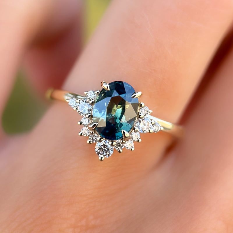 Splendor Ring I 1.55ct Oval Teal Sapphire