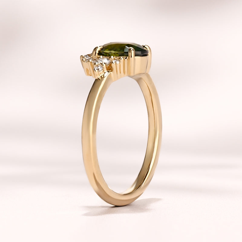 Splendor Ring I 1.55ct Oval Teal Sapphire