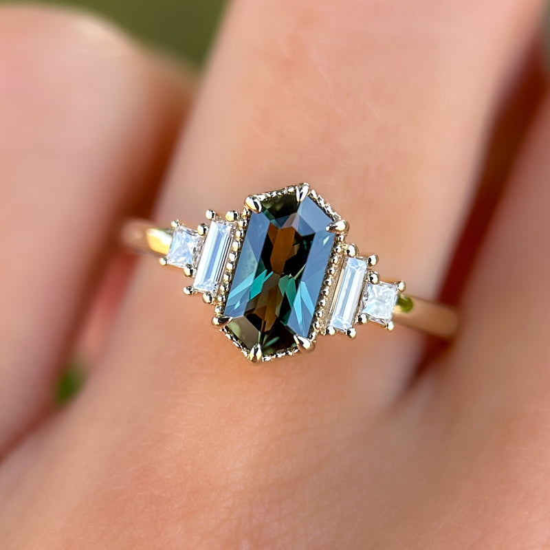 Deco Amelia Ring I 1.12ct Hexagon Green Sapphire