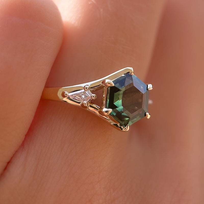 Lira Ring I 1.81ct Australian Hexagon Sapphire