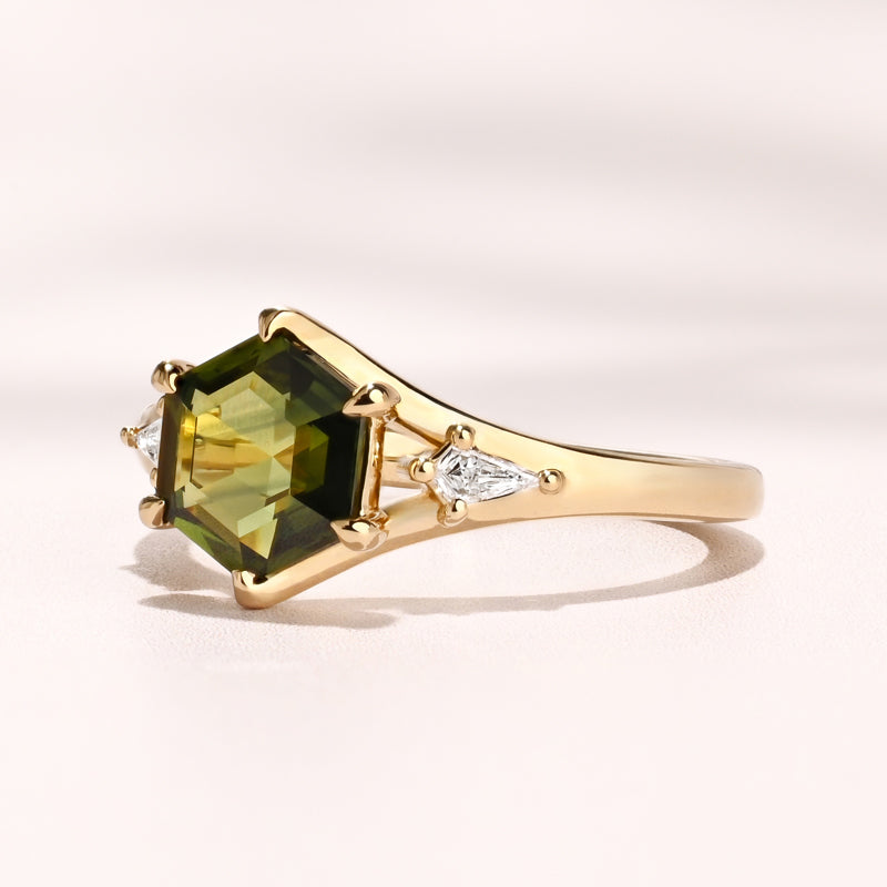 Lira Ring I 1.81ct Australian Hexagon Sapphire