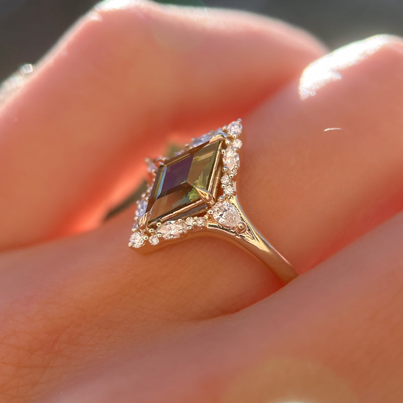 Elysia Ring I 0.97ct Lozenge Shape Green Sapphire