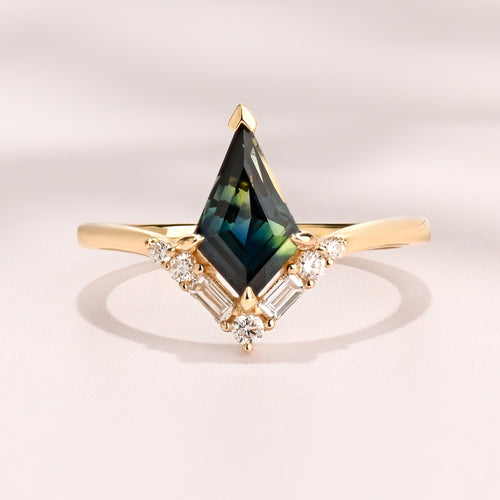 Amara Ring I 1.37ct Kite Shape Green Sapphire