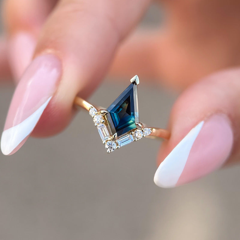 Amara Ring I 1.37ct Kite Shape Green Sapphire