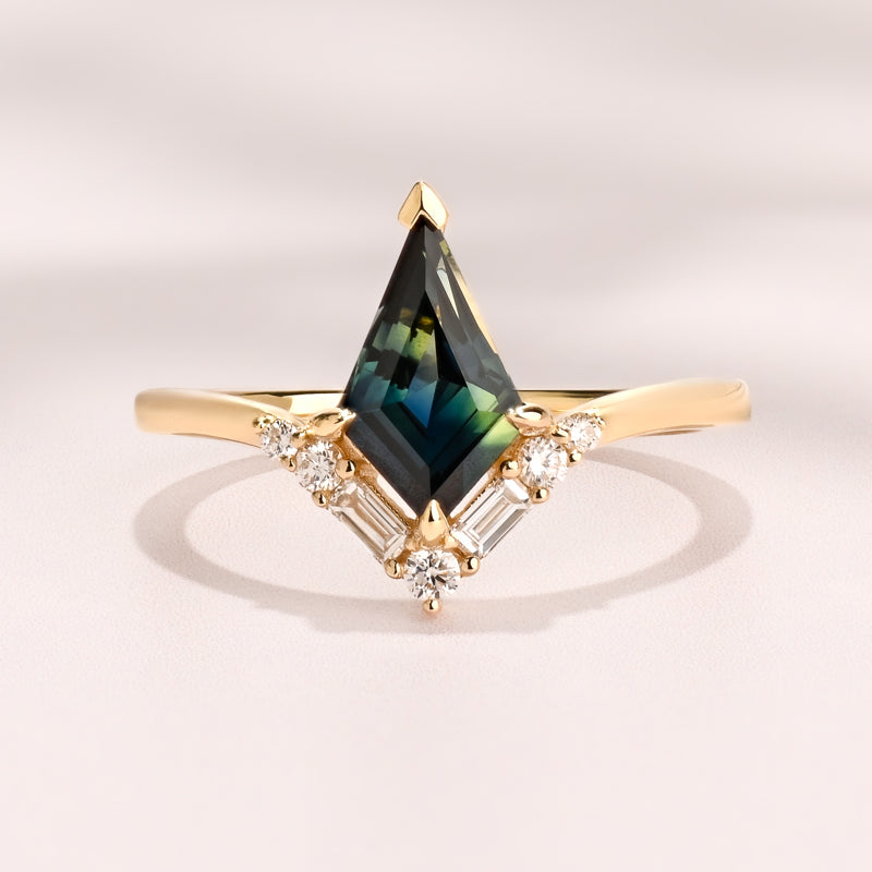 Amara Ring I 1.37ct Kite Shape Green Sapphire