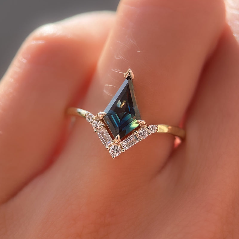Amara Ring I 1.37ct Kite Shape Green Sapphire