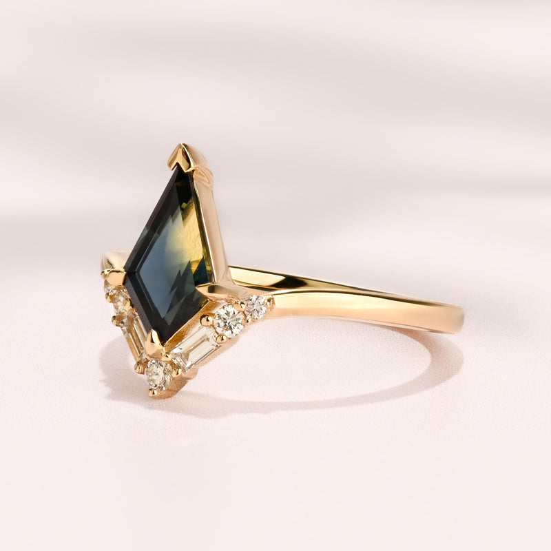 Amara Ring I 1.37ct Kite Shape Green Sapphire