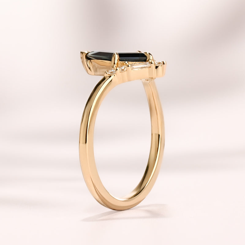 Amara Ring I 1.37ct Kite Shape Green Sapphire