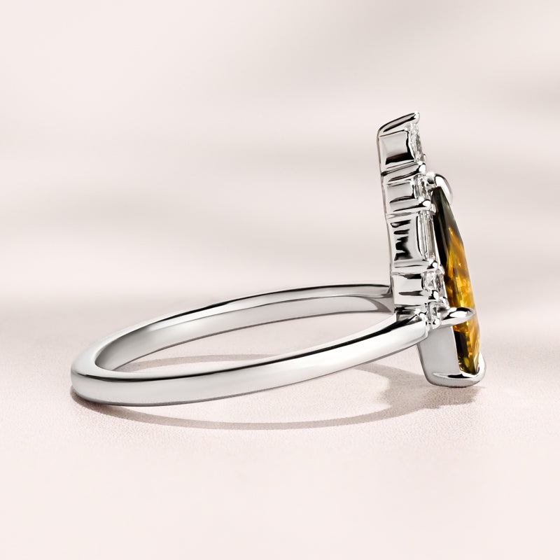 Seren Ring I 0.92ct Kite Shape Yellow & Green Sapphire