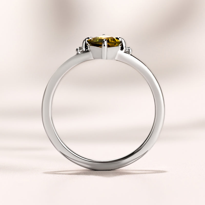 Seren Ring I 0.92ct Kite Shape Yellow & Green Sapphire