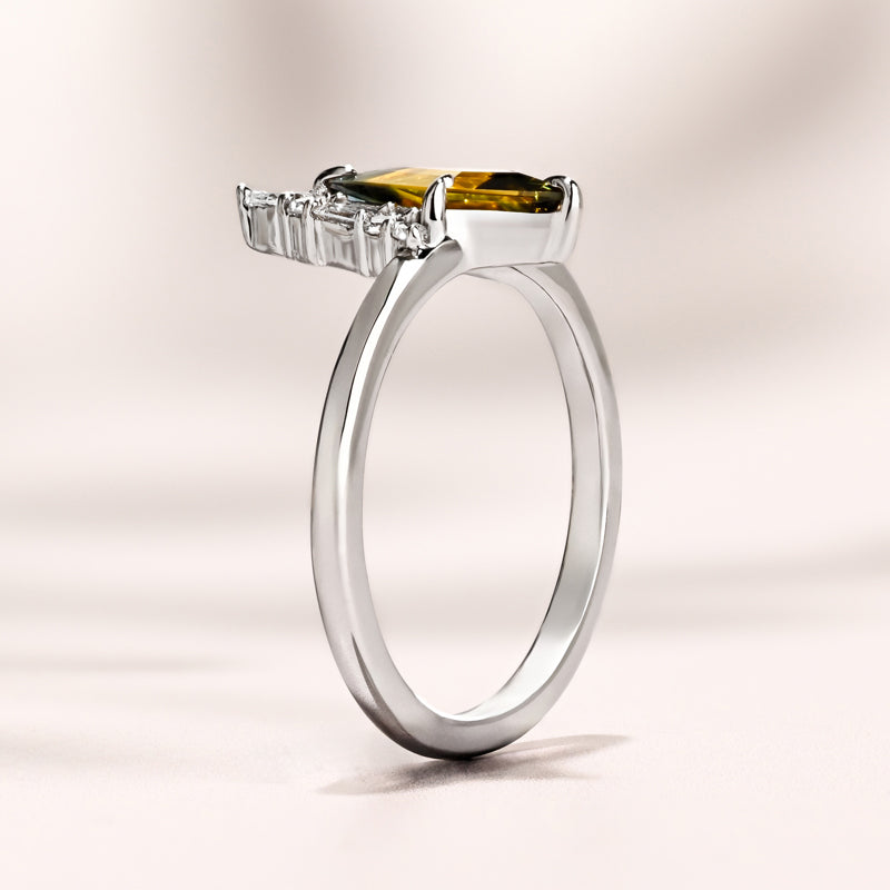 Seren Ring I 0.92ct Kite Shape Yellow & Green Sapphire