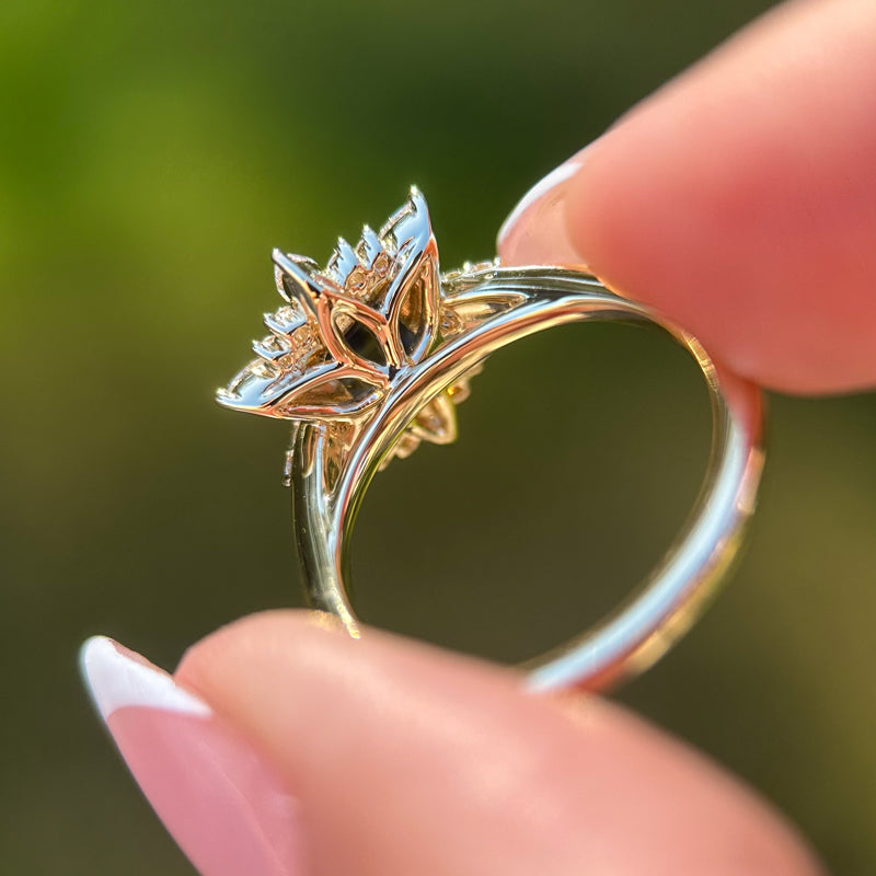 Lotus Light Ring I 1.53ct Teal Sapphire