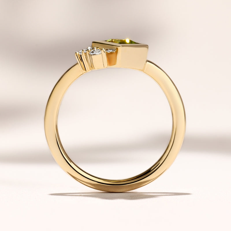 Lyanna Ring I 0.99ct Kite Bi-Yellow & Green Sapphire