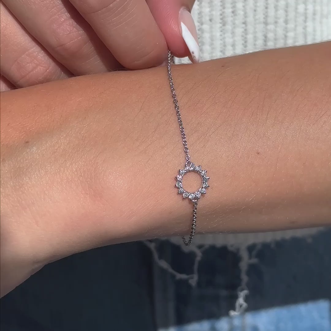 Elegant Sterling Silver Open Circle Bracelet with 1/5ctw Lab-Grown Diamonds