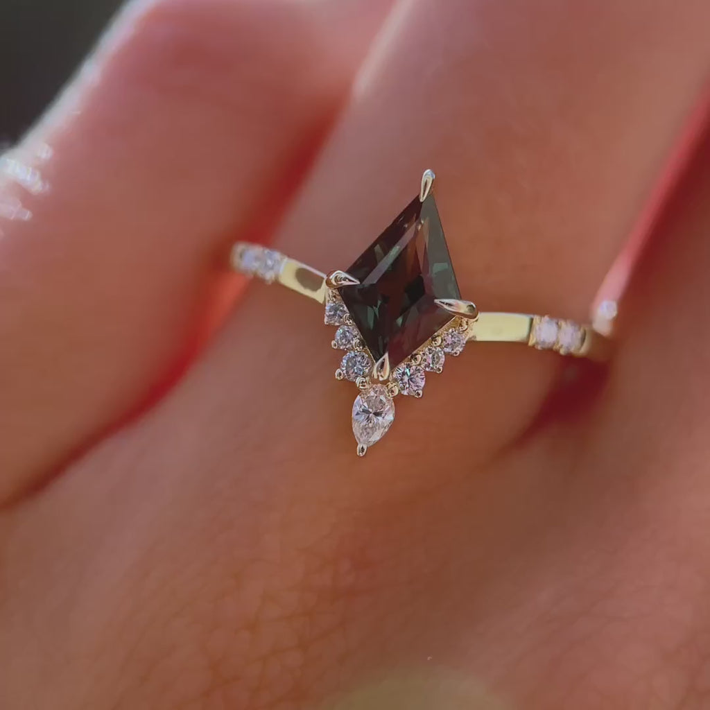 Viola Ring I 1.12ct Kite Shape Green Sapphire