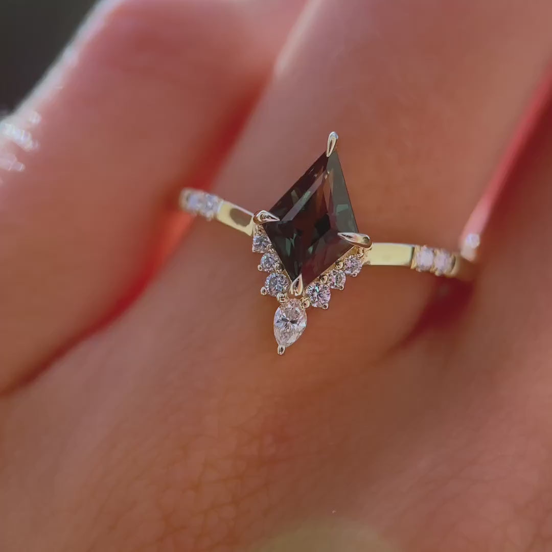 Viola Ring I 1.12ct Kite Shape Green Sapphire