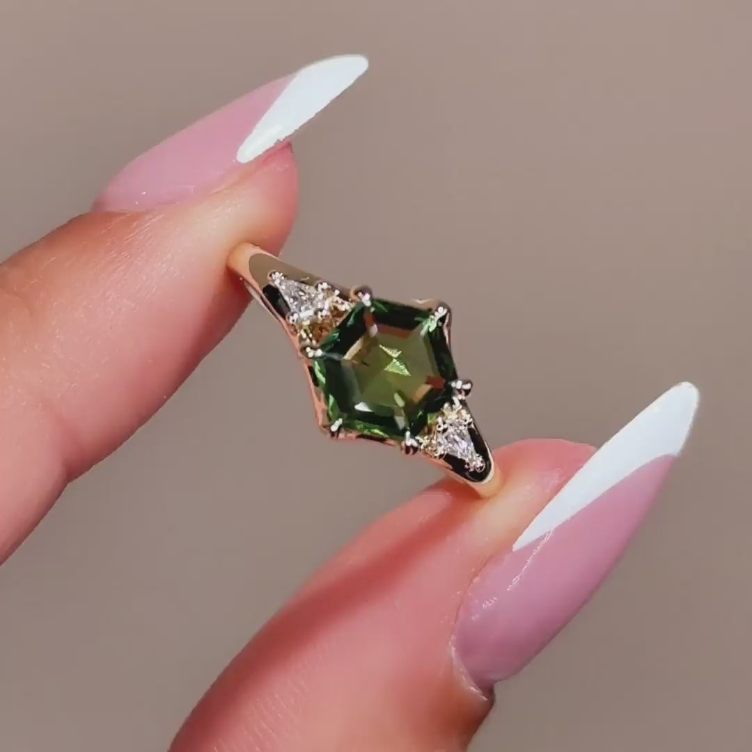 Lira Ring I 1.81ct Australian Hexagon Sapphire