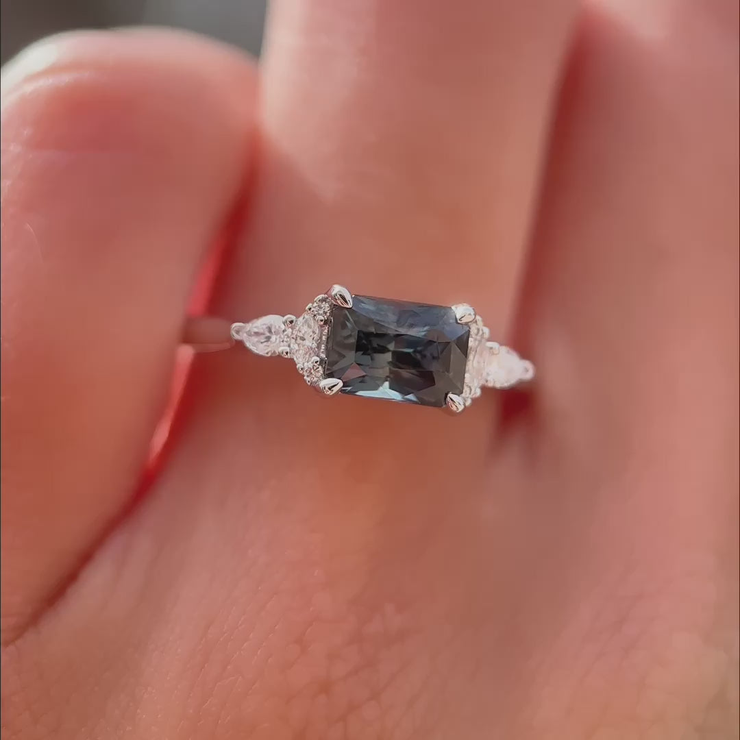 Savannah Ring I 1.63ct Teal Sapphire