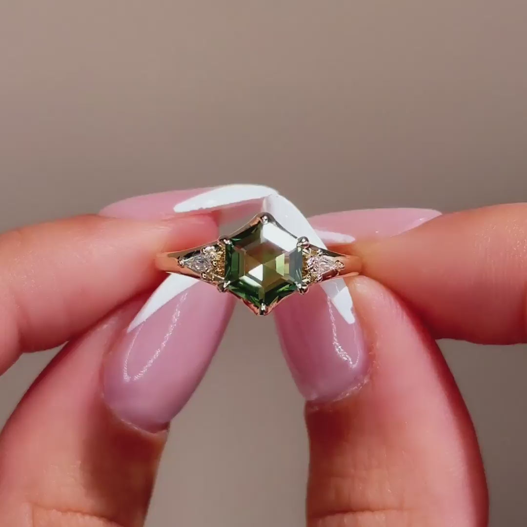 Lira Ring I 1.81ct Australian Hexagon Sapphire