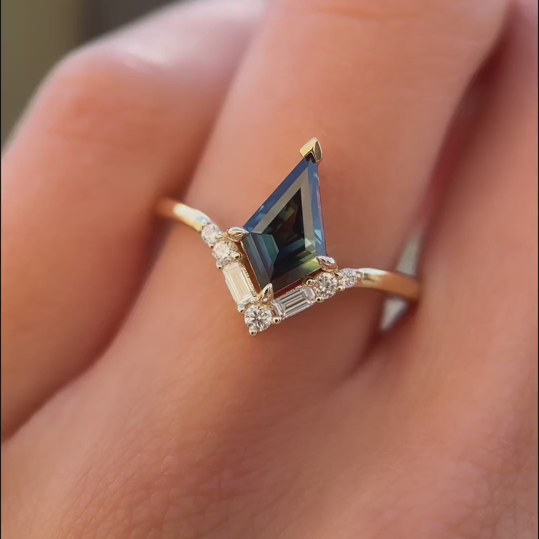 Amara Ring I 1.37ct Kite Shape Green Sapphire