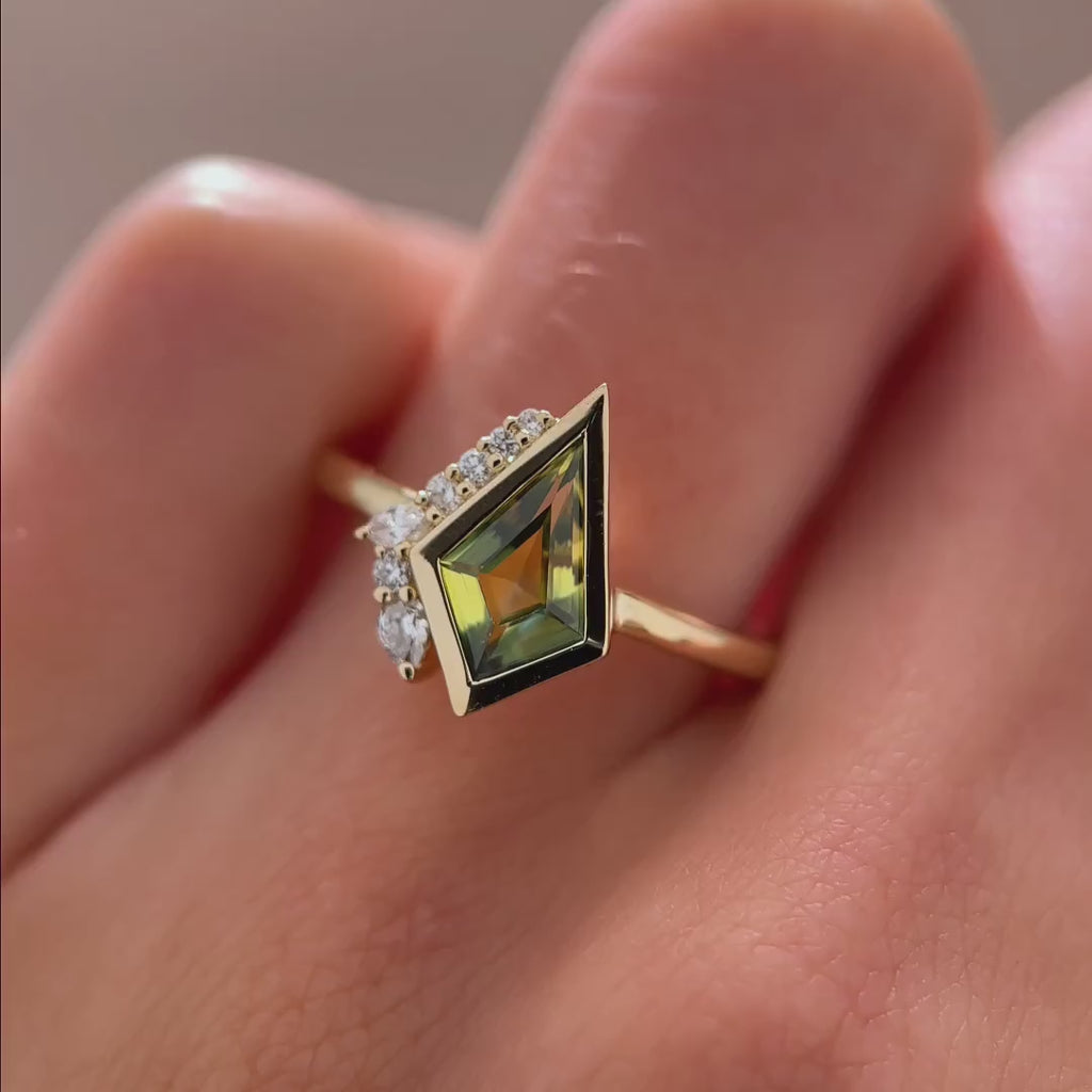 Lyanna Ring I 0.99ct Kite Bi-Yellow & Green Sapphire
