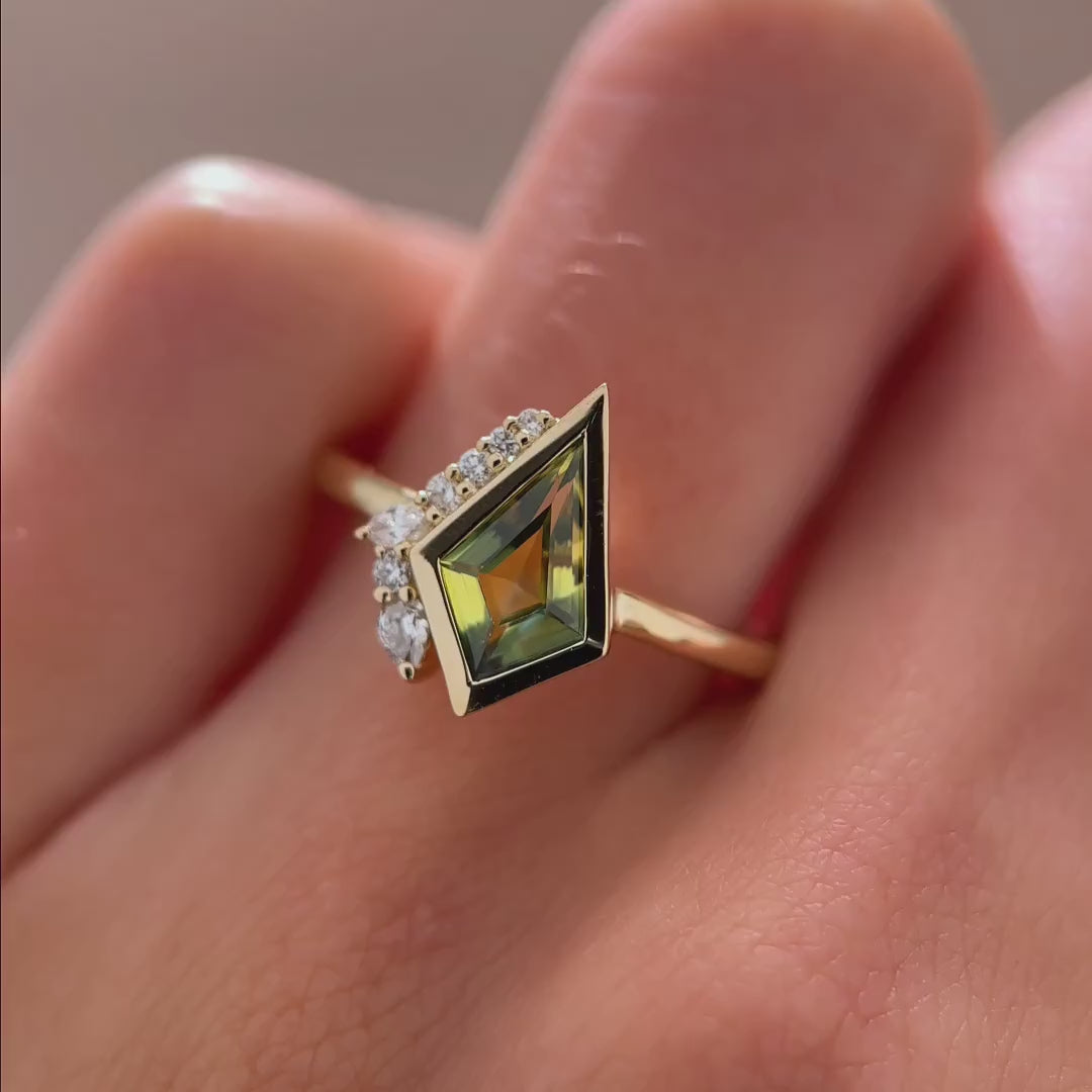 Lyanna Ring I 0.99ct Kite Bi-Yellow & Green Sapphire