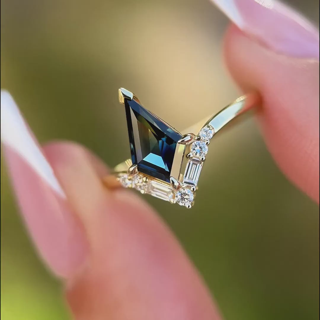 Amara Ring I 1.37ct Kite Shape Green Sapphire